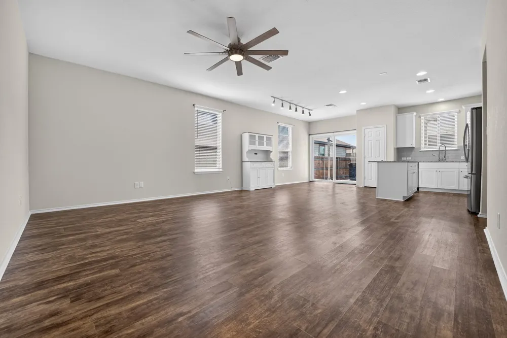 612 Sonterra Boulevard Jarrell, TX 76537