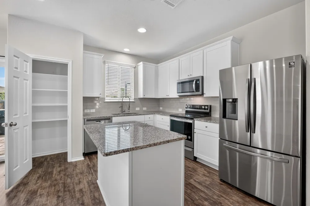 612 Sonterra Boulevard Jarrell, TX 76537