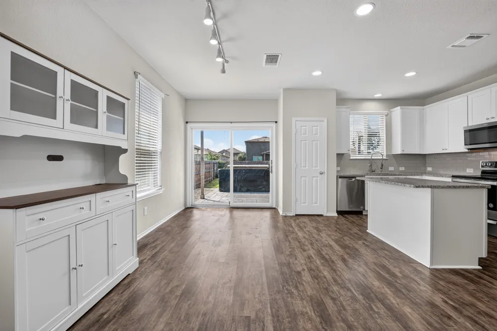 612 Sonterra Boulevard Jarrell, TX 76537