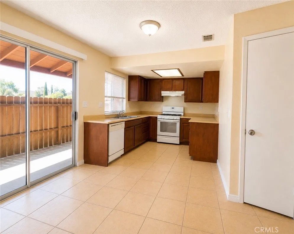 19133 Allegheny #10 Apple Valley, CA 92307