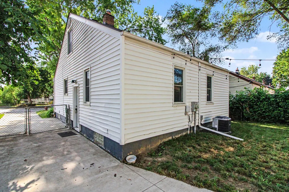 20619 Woodworth Street Redford, MI 48240