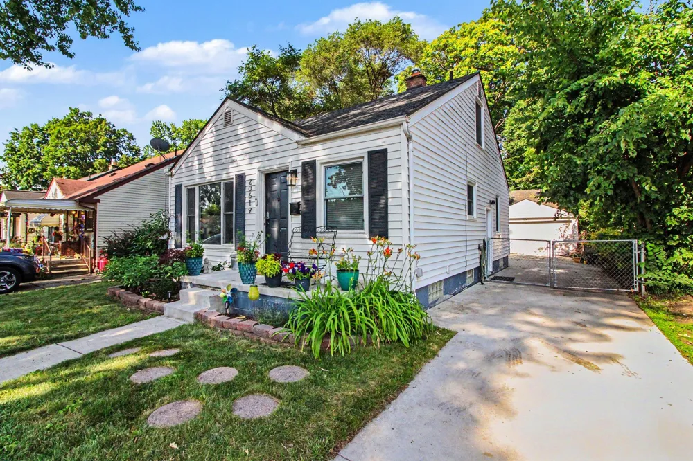 20619 Woodworth Street Redford, MI 48240