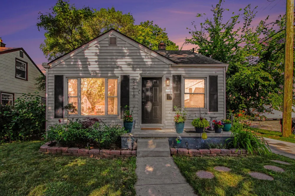 20619 Woodworth Street Redford, MI 48240