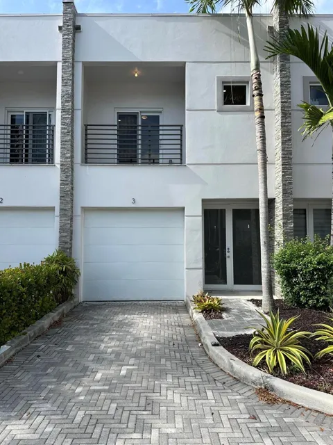 815 NE 17TH AVENUE #3