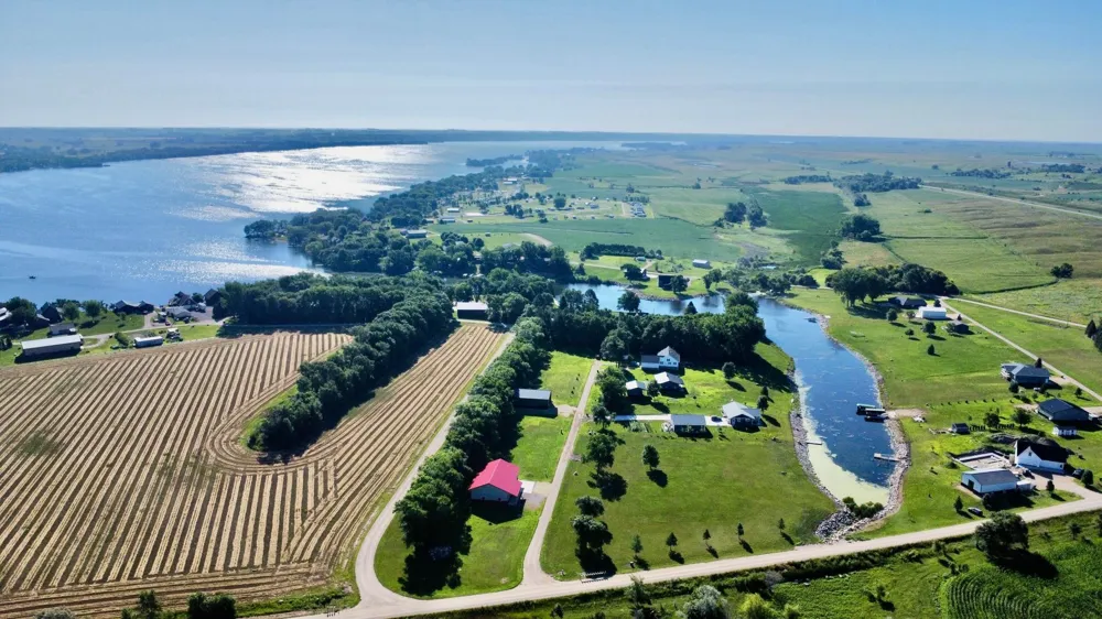 48103 Grace Lane Big Stone City, SD 57216