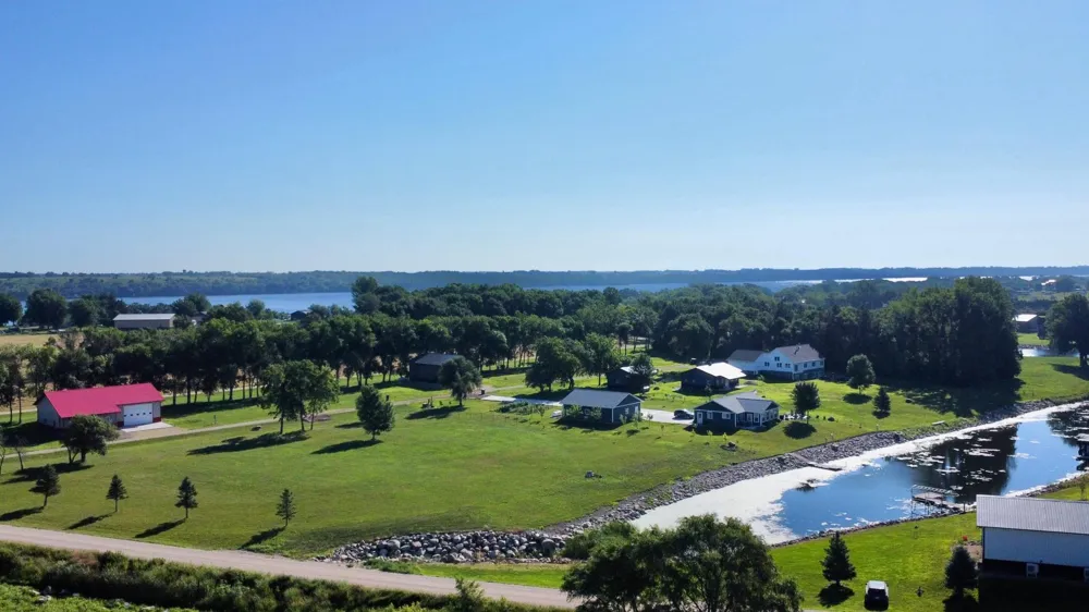 48103 Grace Lane Big Stone City, SD 57216