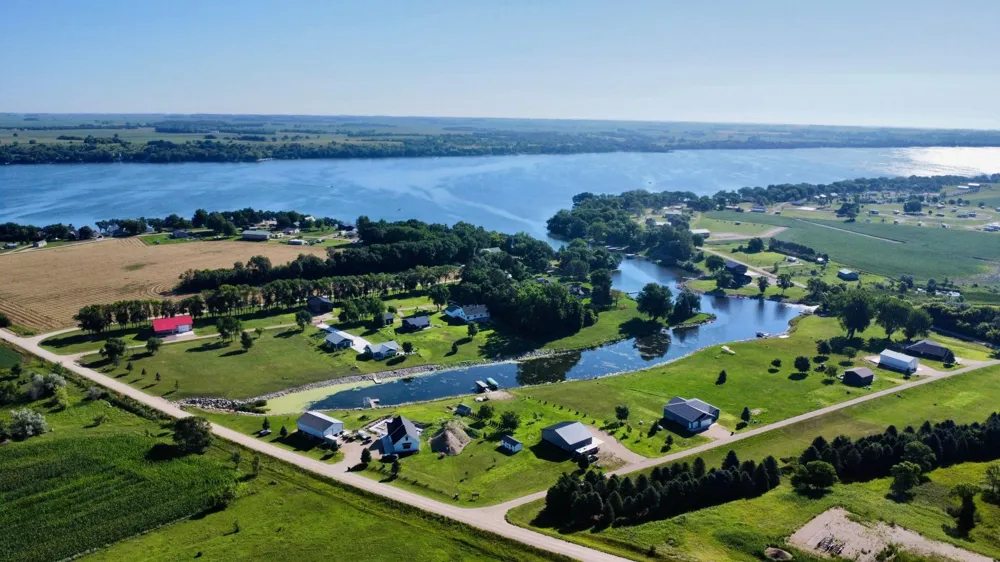 48103 Grace Lane Big Stone City, SD 57216