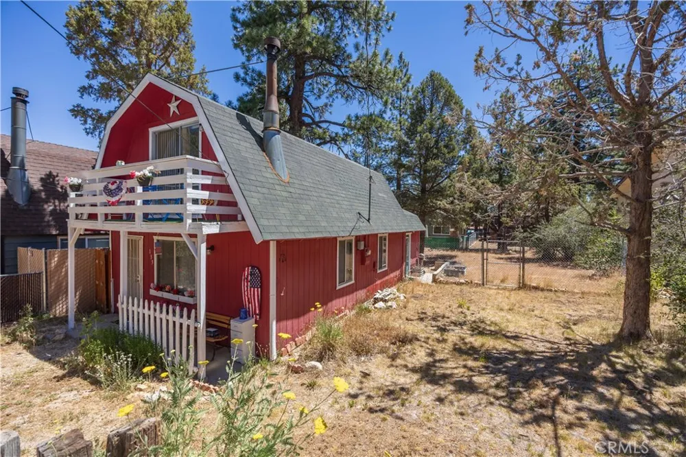 133 Holmes Lane Sugarloaf, CA 92386