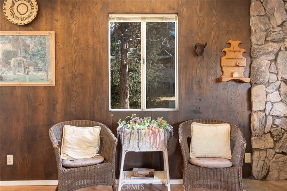 133 Holmes Lane Sugarloaf, CA 92386