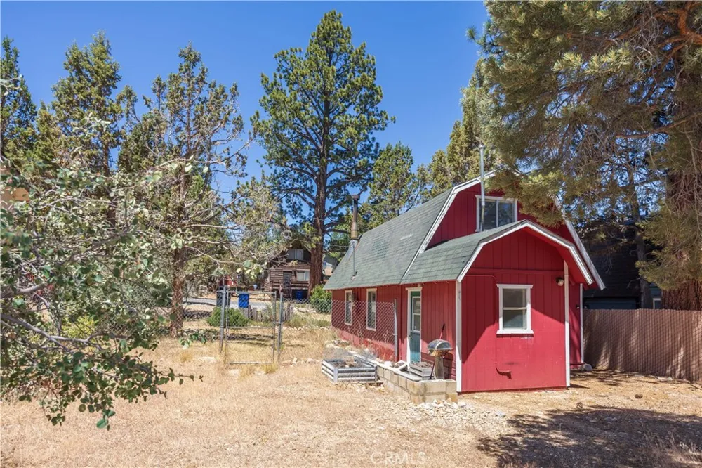 133 Holmes Lane Sugarloaf, CA 92386