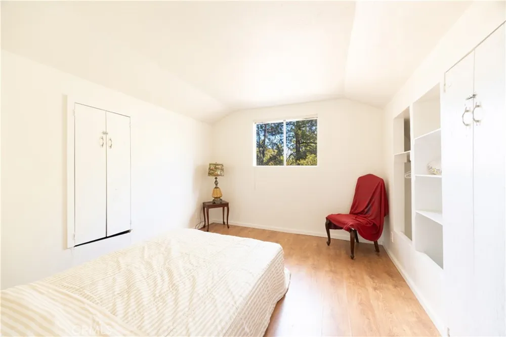 133 Holmes Lane Sugarloaf, CA 92386