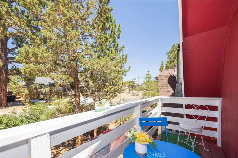 133 Holmes Lane Sugarloaf, CA 92386