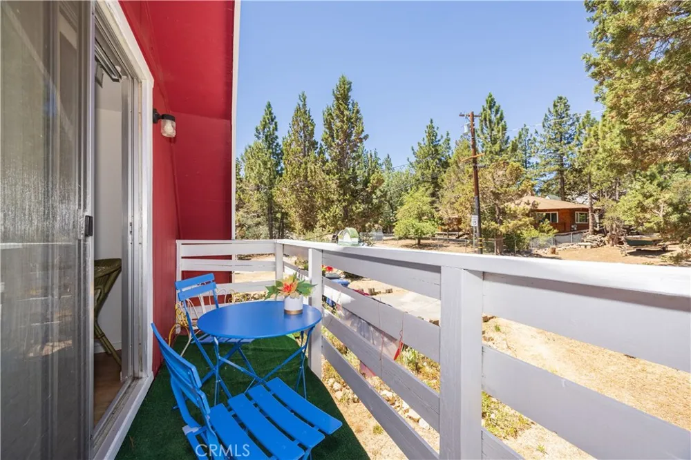 133 Holmes Lane Sugarloaf, CA 92386