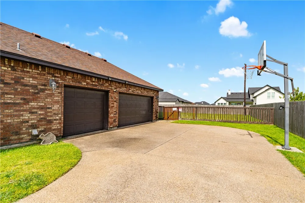 2033 Arash Drive Corpus Christi, TX 78413