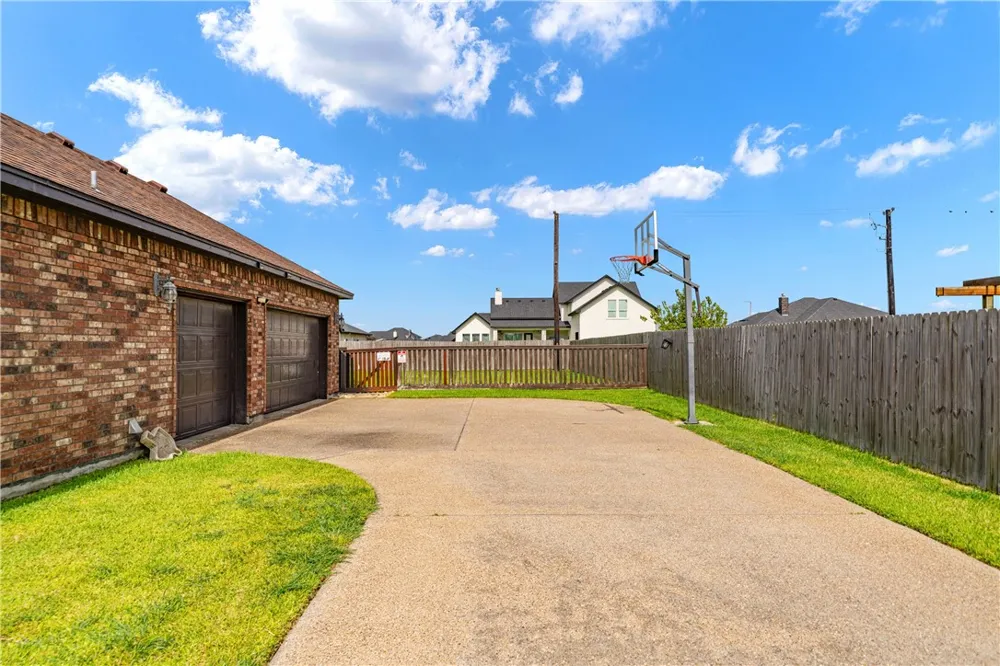 2033 Arash Drive Corpus Christi, TX 78413