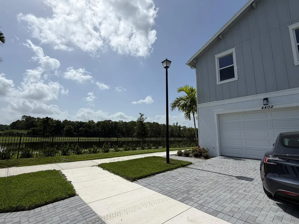 4402 Longwood Lake Square Westlake, FL 33470