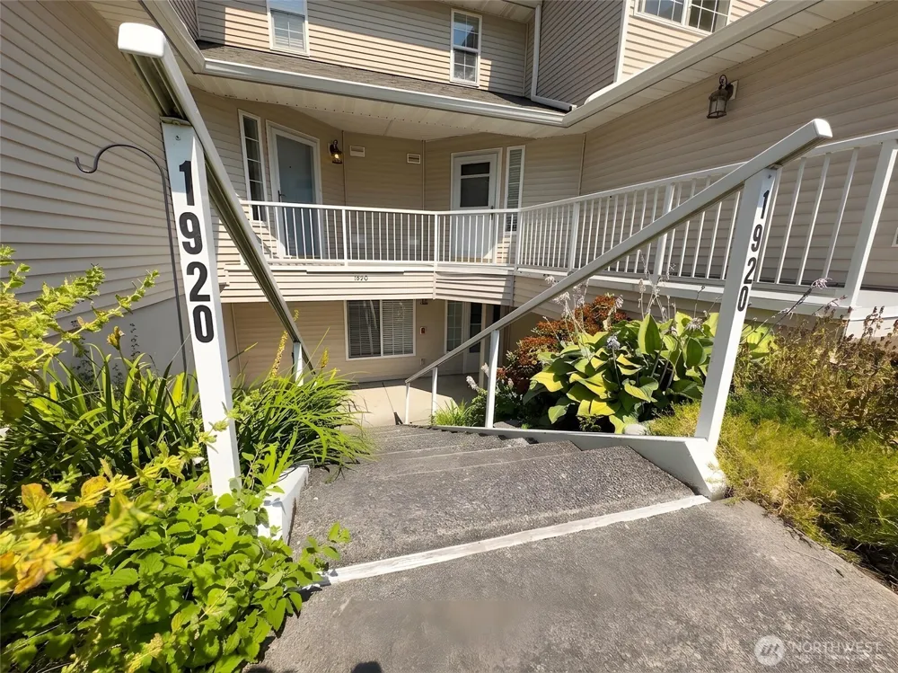 1920 S 368th Place #205 Federal Way, WA 98003