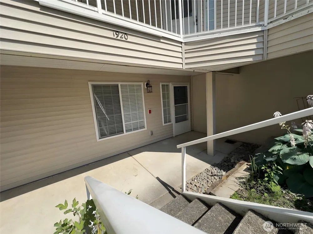 1920 S 368th Place #205 Federal Way, WA 98003