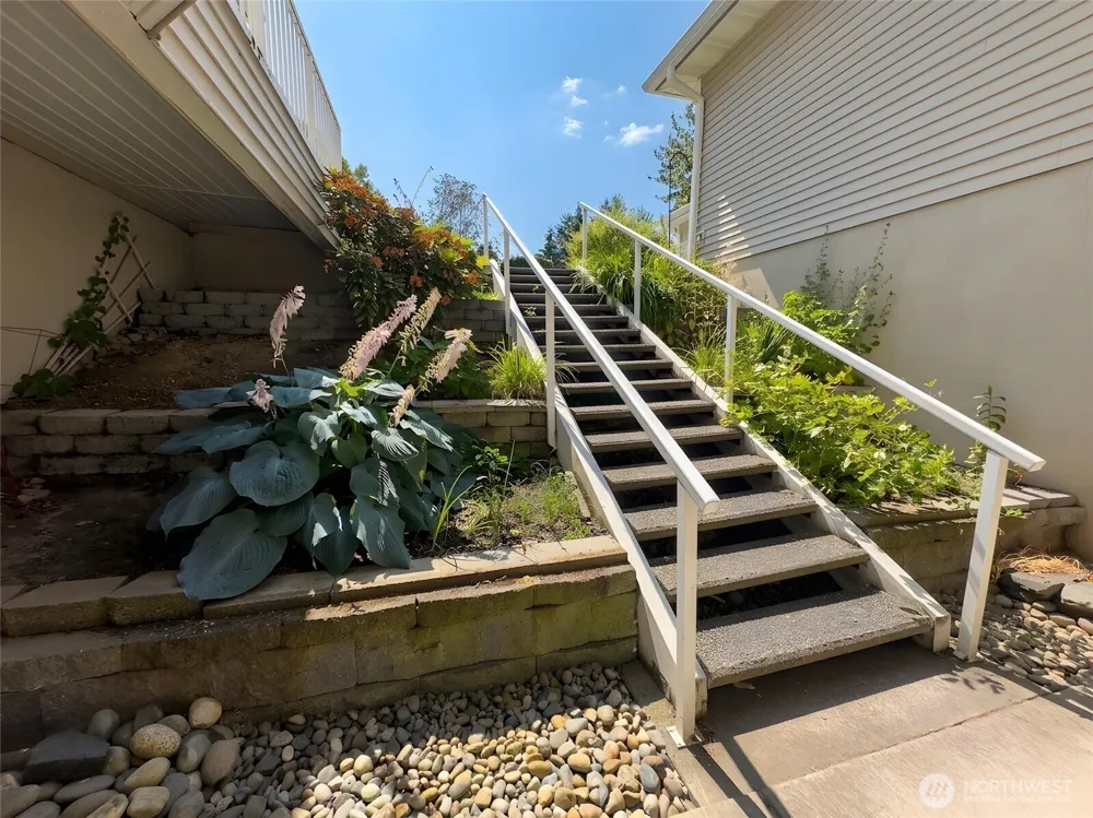 1920 S 368th Place #205 Federal Way, WA 98003