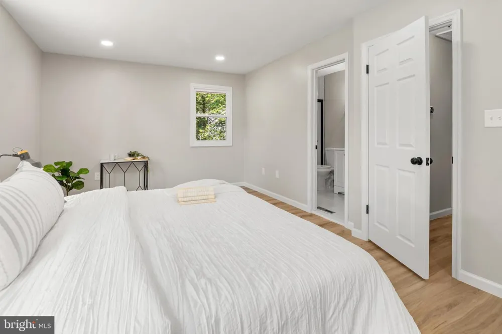 994 HILLENDALE DRIVE Annapolis, MD 21409