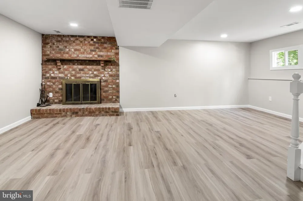 994 HILLENDALE DRIVE Annapolis, MD 21409