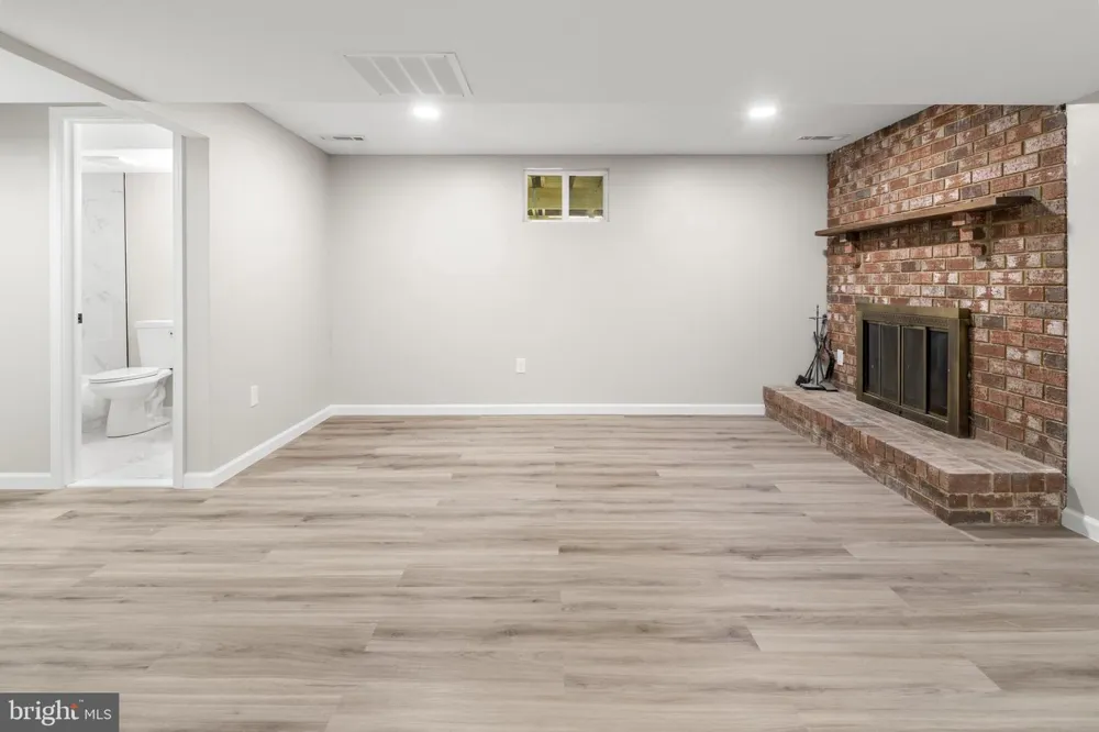 994 HILLENDALE DRIVE Annapolis, MD 21409