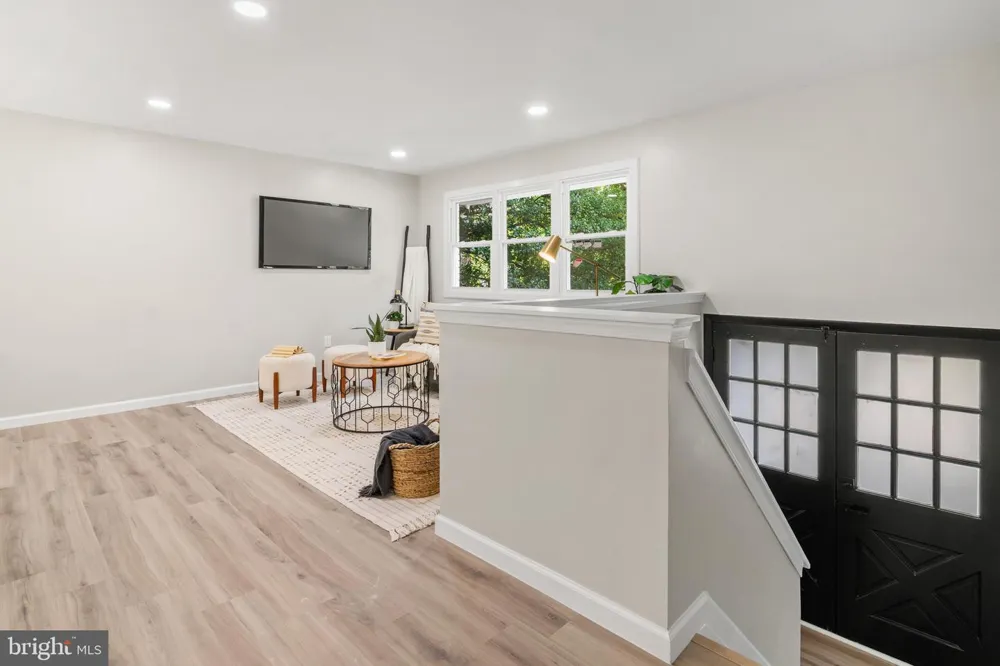 994 HILLENDALE DRIVE Annapolis, MD 21409