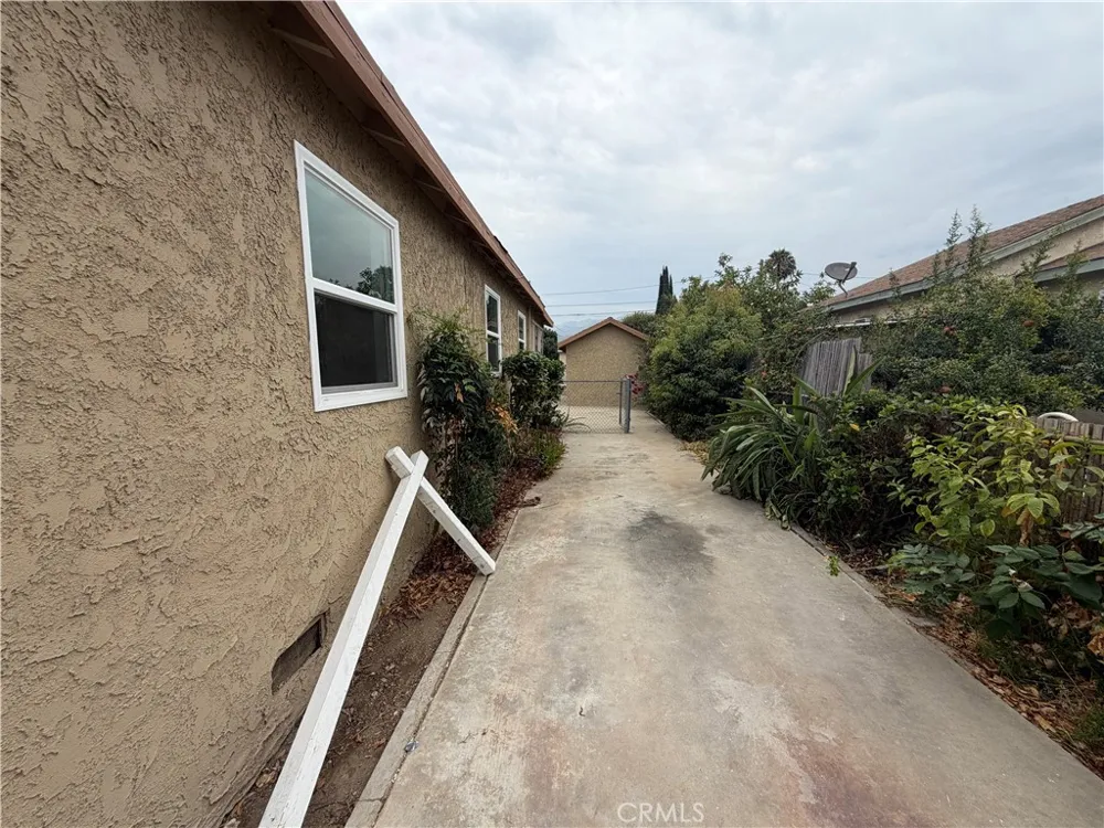 543 E 3rd Street Azusa, CA 91702
