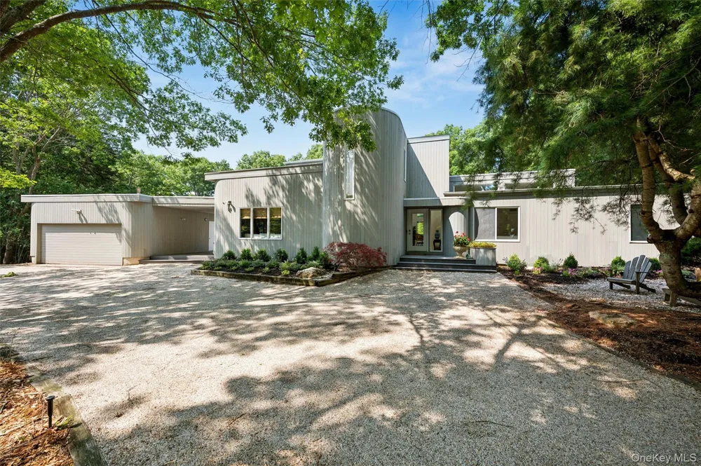 16 Elizabeth Lane Quogue, NY 11959