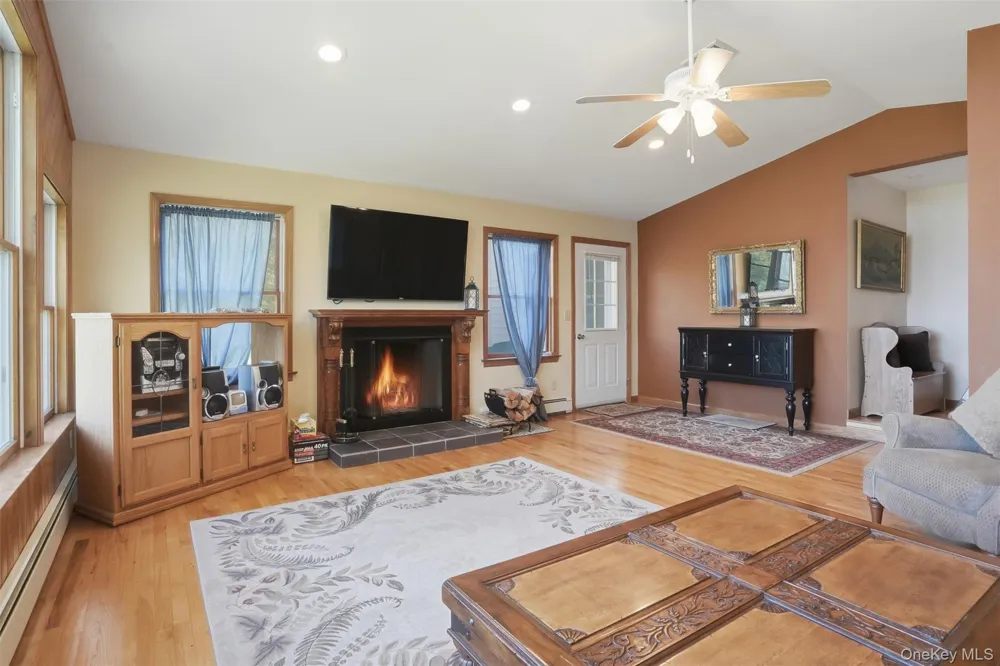 32 Sunset Circle Germantown, NY 12526