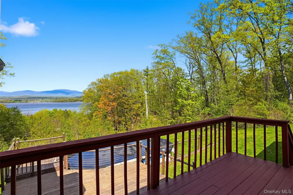 32 Sunset Circle Germantown, NY 12526