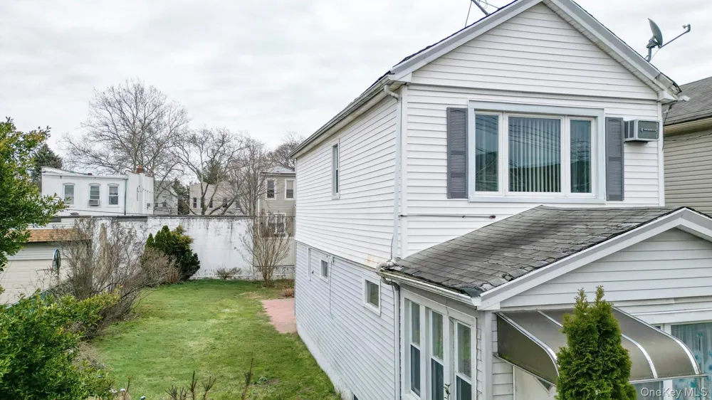 7025 71st Place Glendale, NY 11385