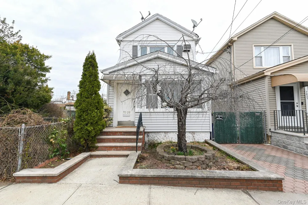 7025 71st Place Glendale, NY 11385