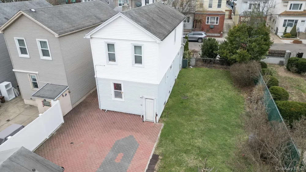 7025 71st Place Glendale, NY 11385