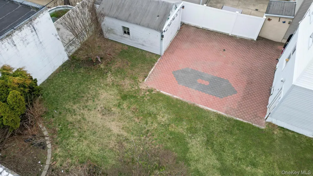 7025 71st Place Glendale, NY 11385