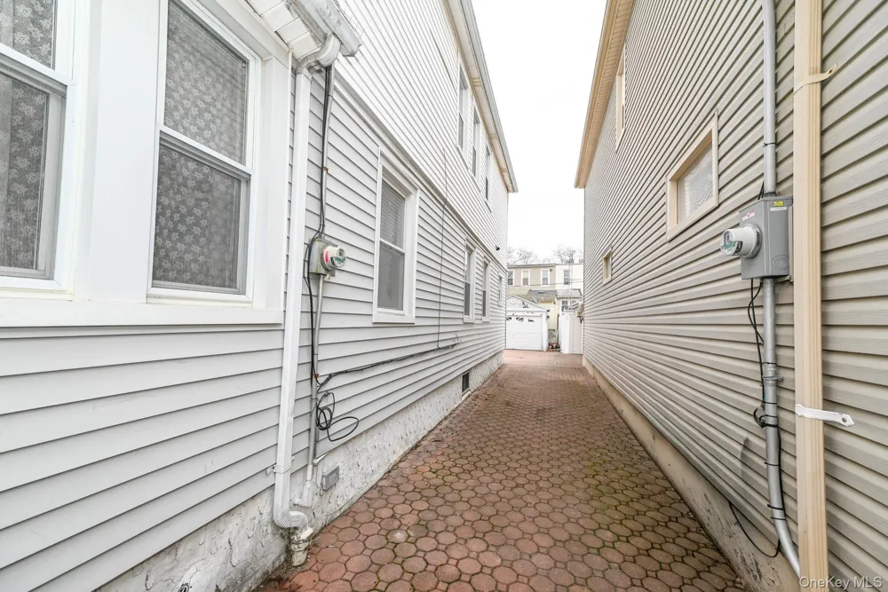 7025 71st Place Glendale, NY 11385