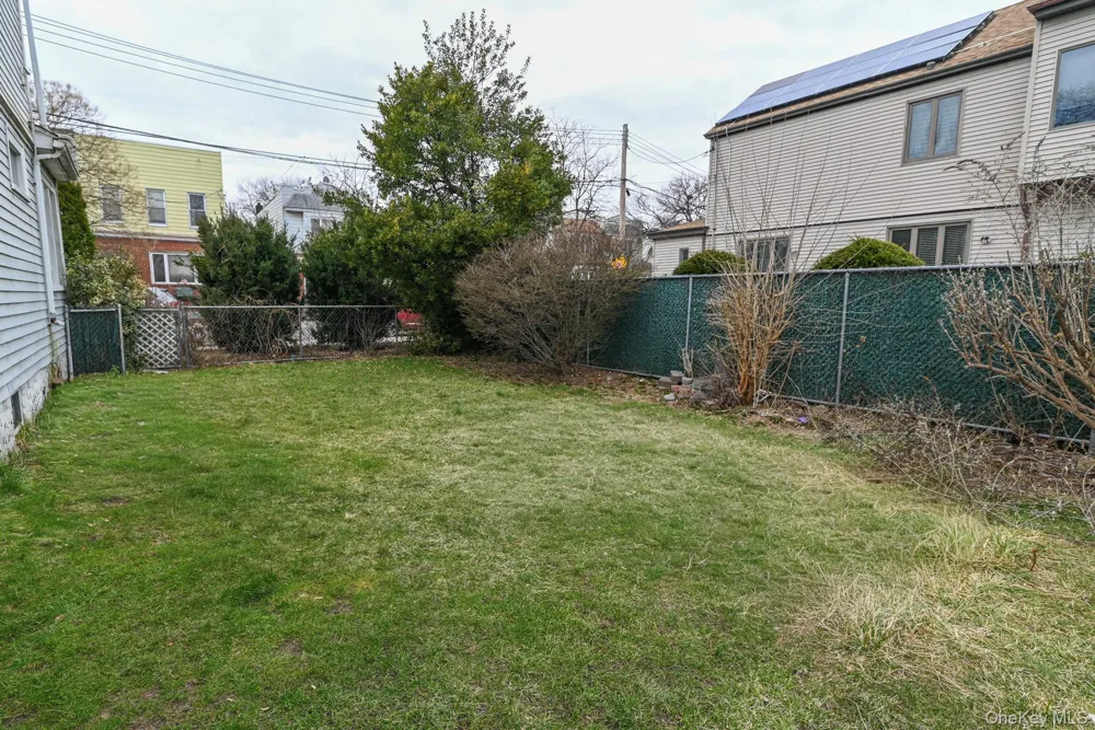 7025 71st Place Glendale, NY 11385