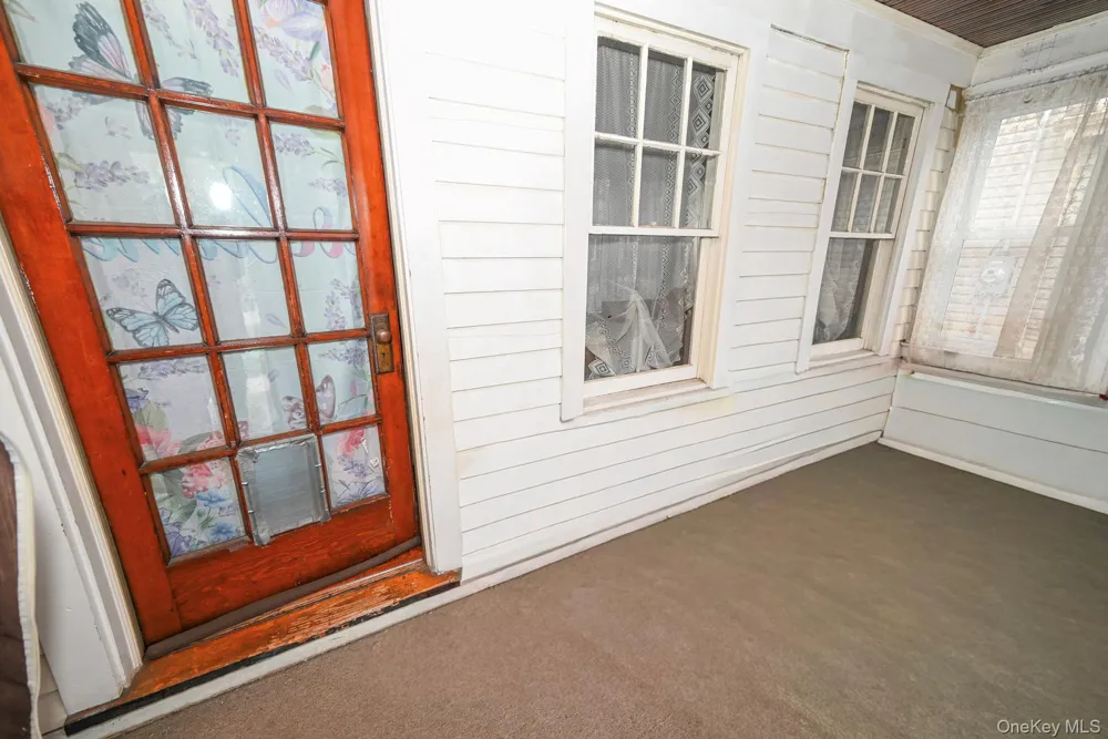 7025 71st Place Glendale, NY 11385