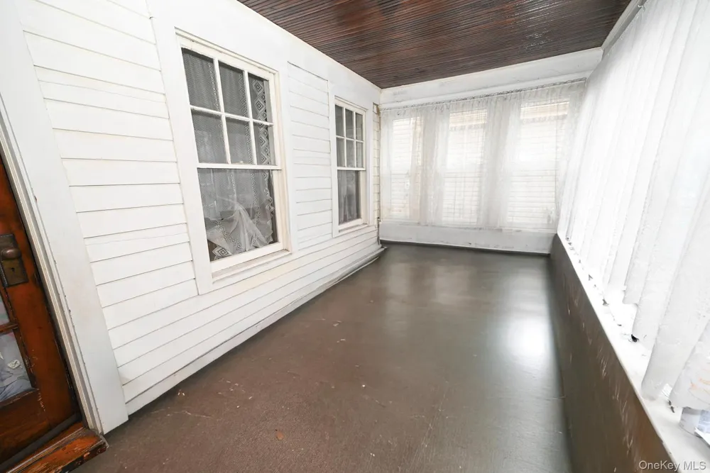 7025 71st Place Glendale, NY 11385