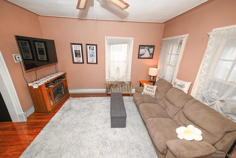 7025 71st Place Glendale, NY 11385