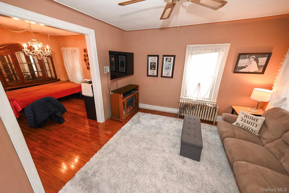 7025 71st Place Glendale, NY 11385