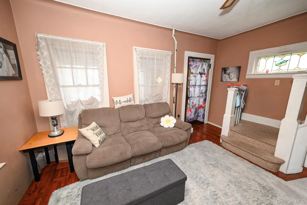 7025 71st Place Glendale, NY 11385