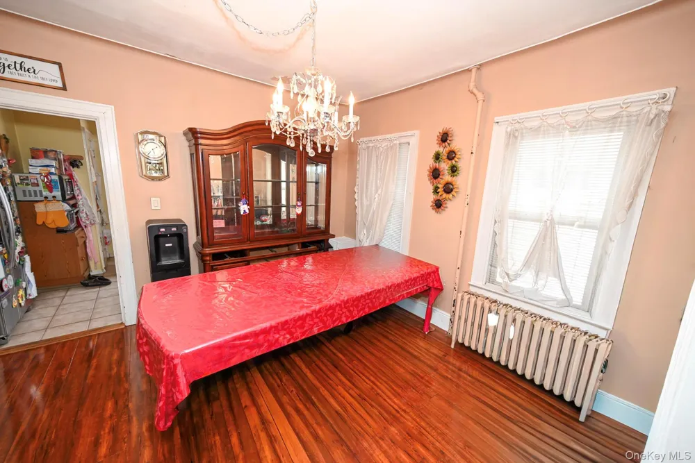 7025 71st Place Glendale, NY 11385
