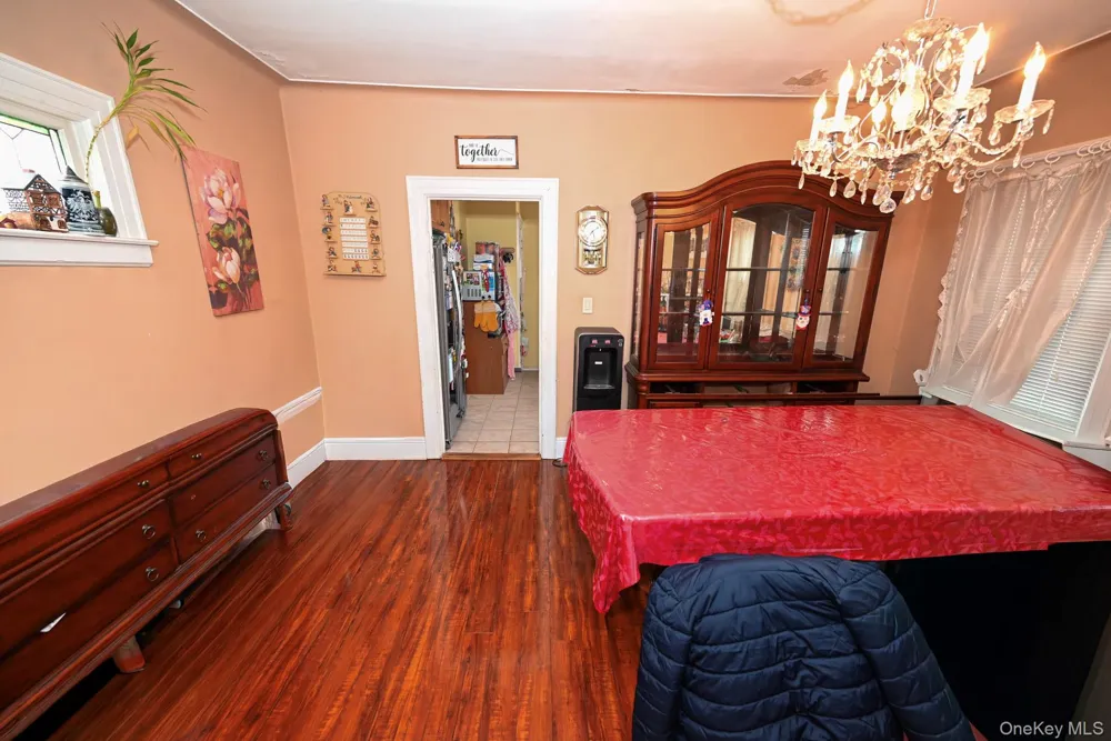 7025 71st Place Glendale, NY 11385