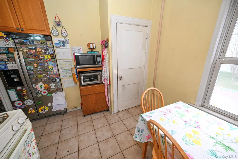 7025 71st Place Glendale, NY 11385
