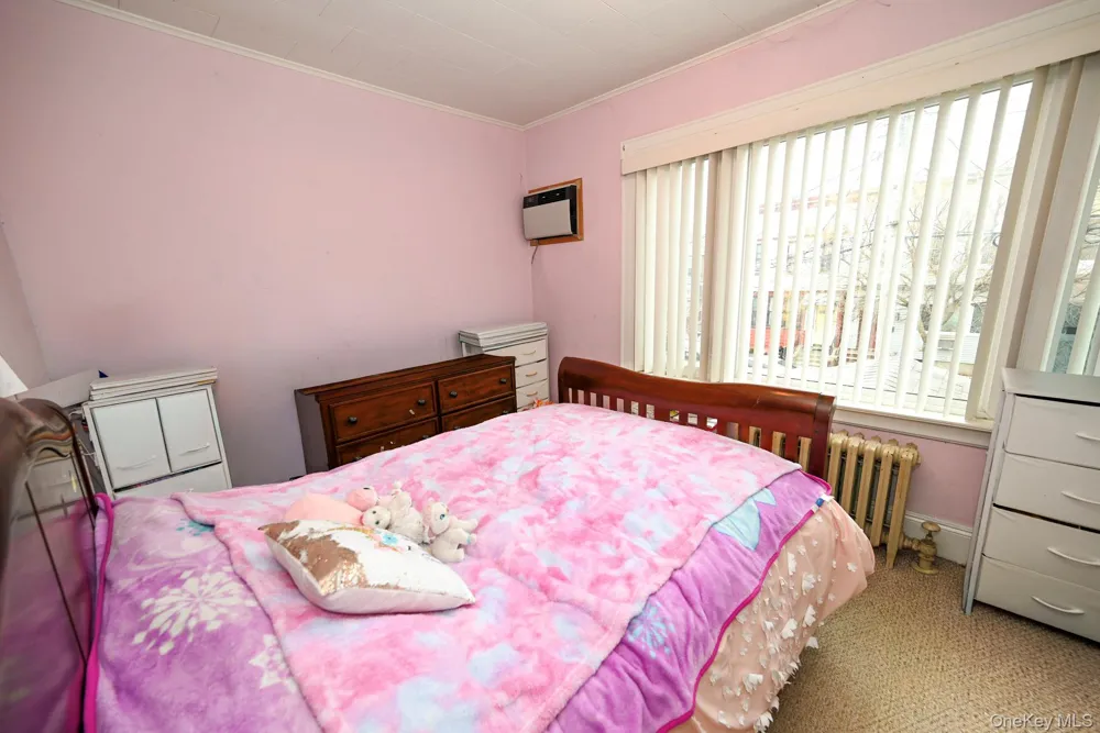 7025 71st Place Glendale, NY 11385