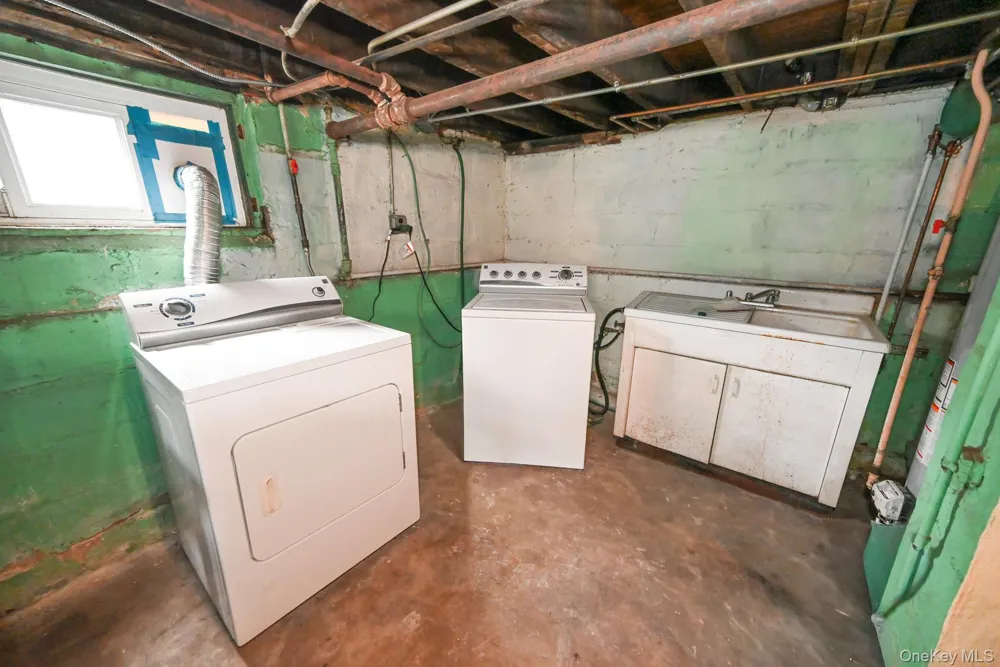 7025 71st Place Glendale, NY 11385