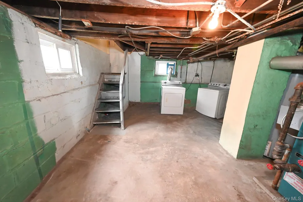 7025 71st Place Glendale, NY 11385