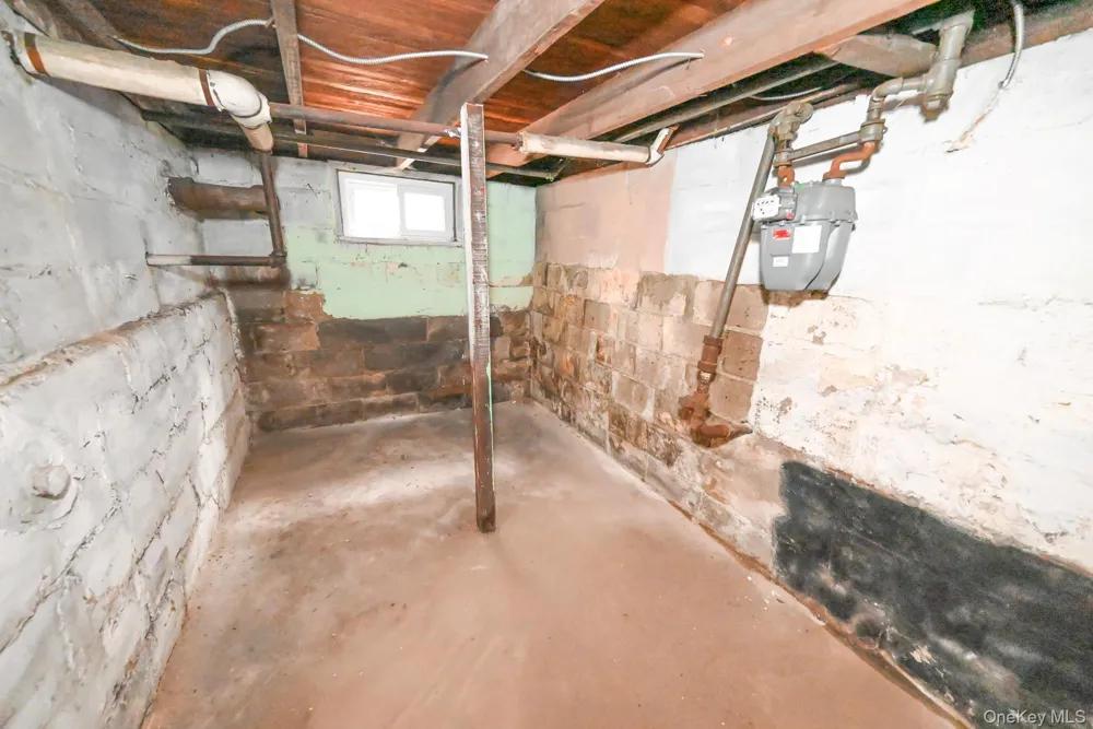 7025 71st Place Glendale, NY 11385