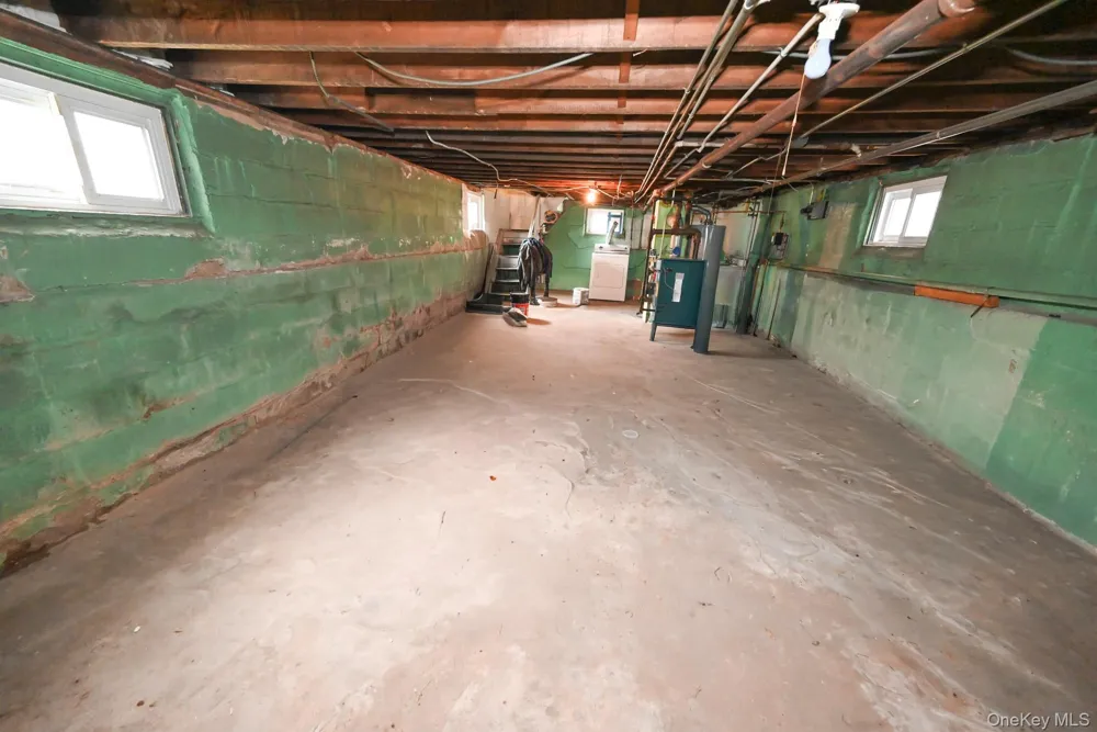 7025 71st Place Glendale, NY 11385